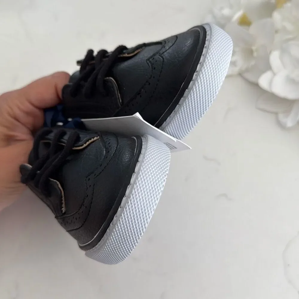 Janie and Jack Wingtip Sneaker in Black Size 8